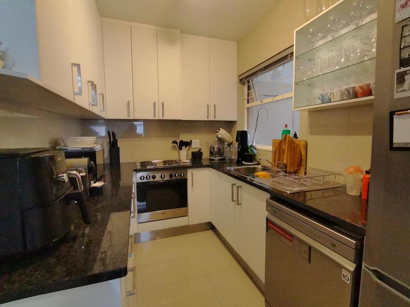 To Let 1 Bedroom Property for Rent in Sea Point Western Cape